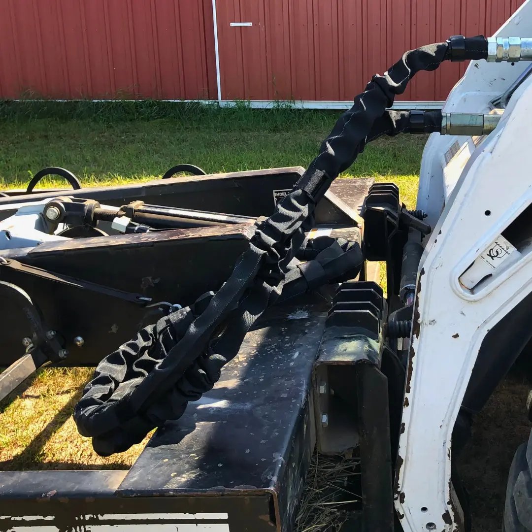 Protective sleeve for hydraulic hose